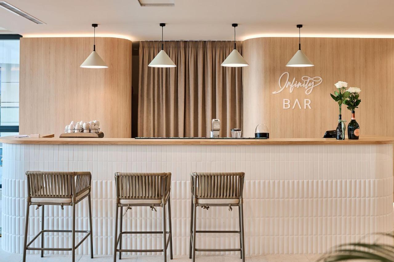 Wave N' Sea Apartment In Infinity Beach Resort - Parking Mamaia Exteriör bild