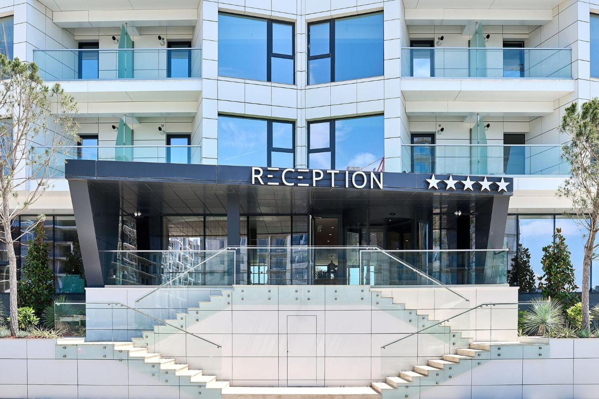 Wave N' Sea Apartment In Infinity Beach Resort - Parking Mamaia Exteriör bild